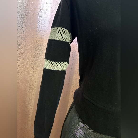 Express Black and Cream Boxy Crop Sweatshirt - Picture 2 of 4